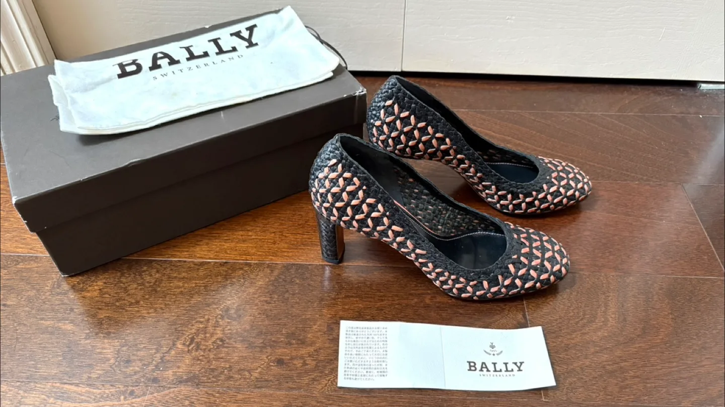 Italy 🇮🇹 Bally Woven Leather Heels - Size 37 image indicator(2)