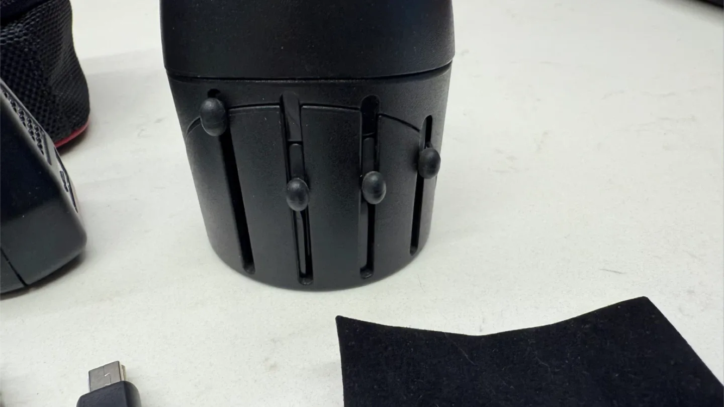 Tumi USB Travel Charger/Adapter Kit image indicator(4)