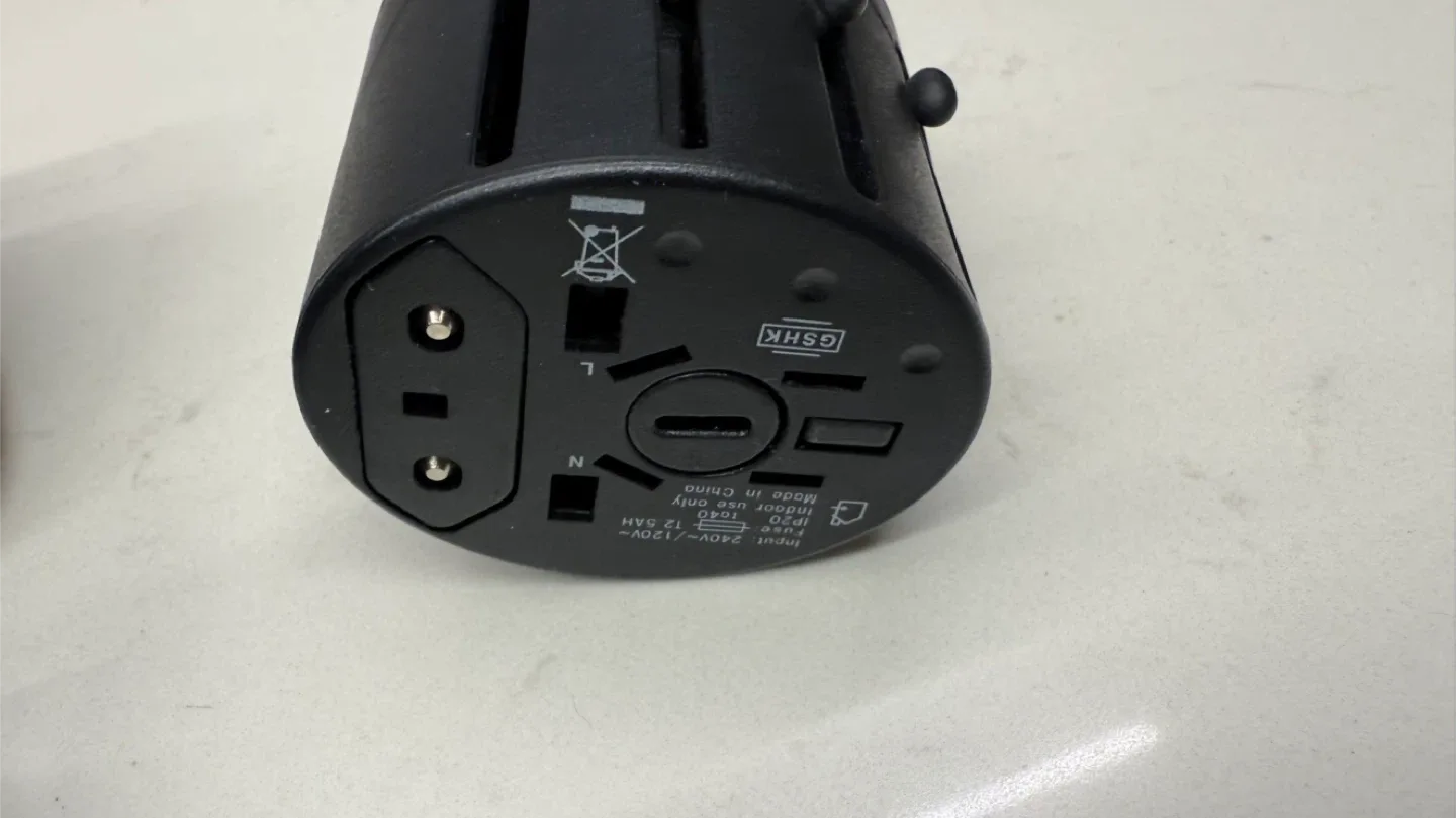 Tumi USB Travel Charger/Adapter Kit image indicator(3)