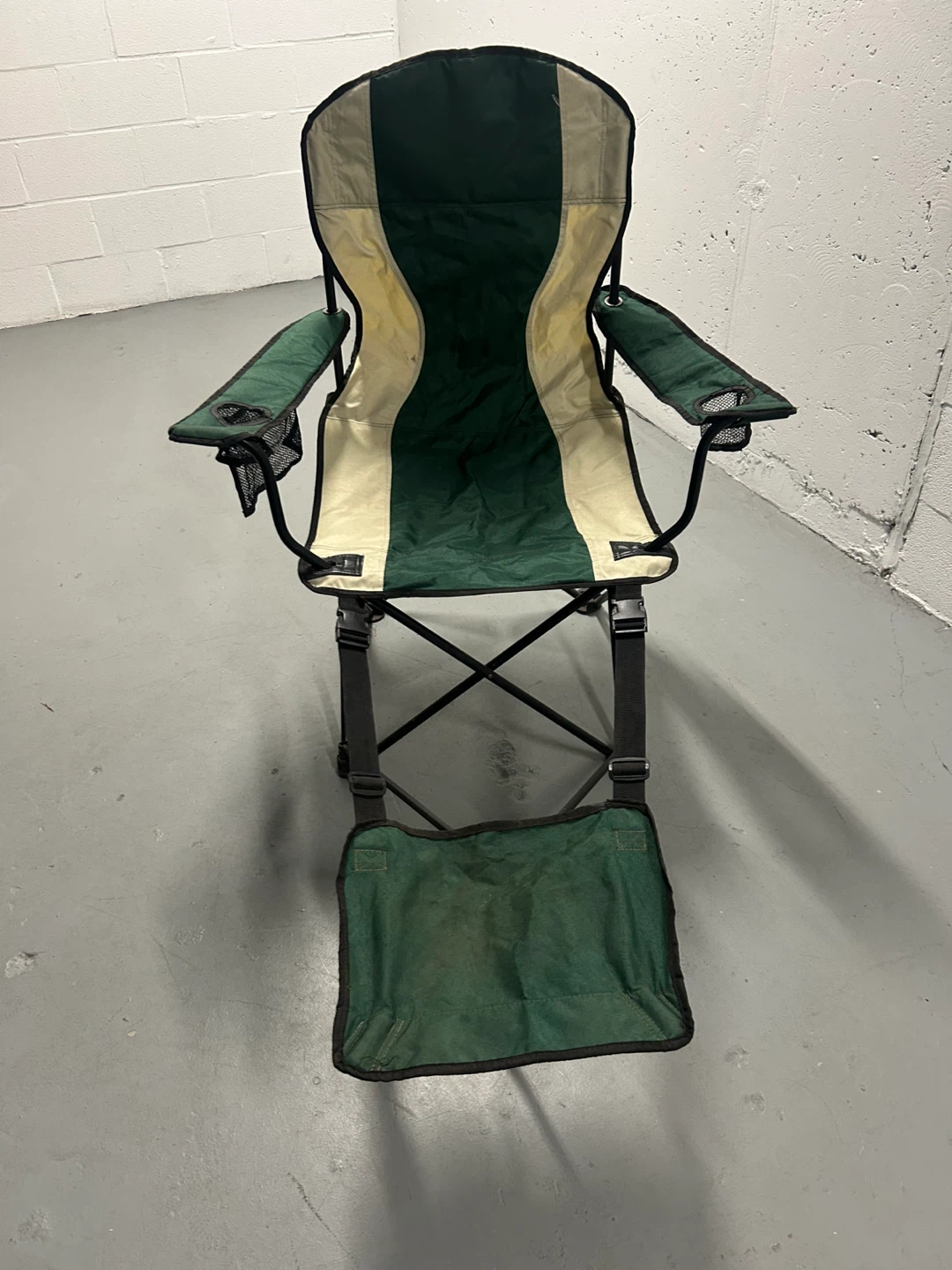 🥕Green Folding Camping Chair with Footrest