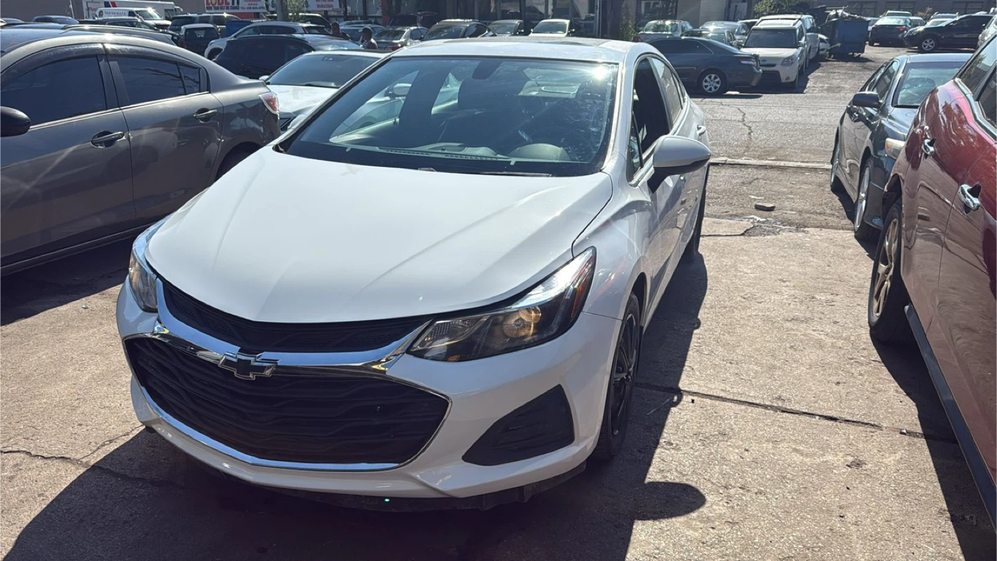 White Chevrolet Cruze