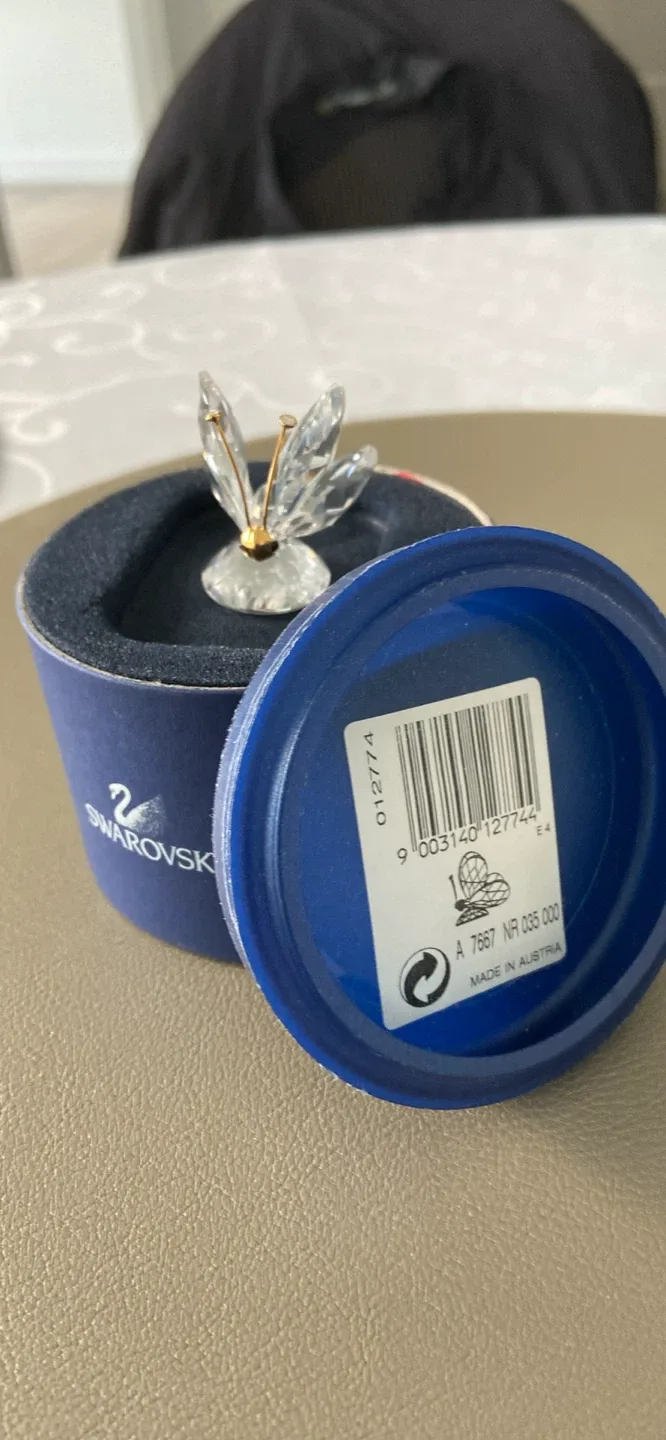 Swarovski Crystal Butterfly Figurine image indicator(2)