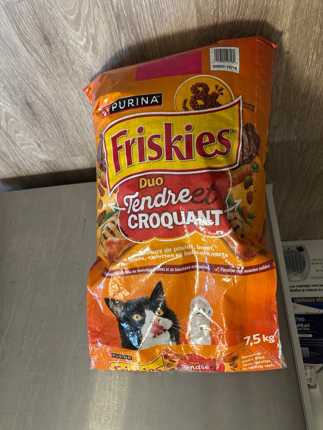 Friskies  7.5kg cat food - full bag