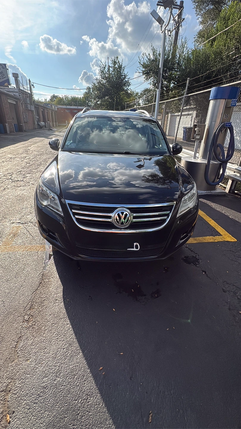 2011 Volkswagen Tiguan Limited · Esport