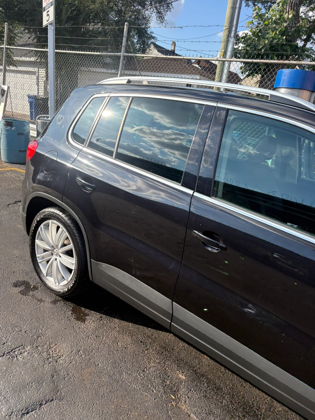 2011 Volkswagen Tiguan Limited · Esport - photo 3