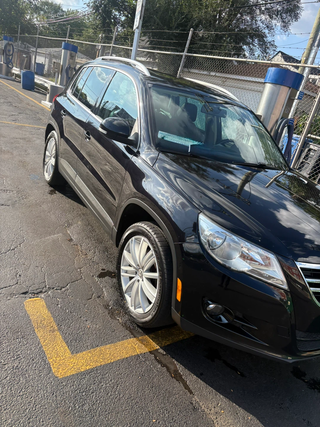 2011 Volkswagen Tiguan Limited · Esport - photo 2