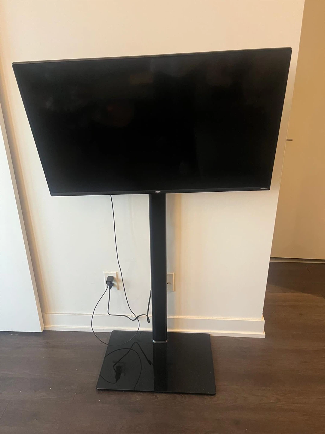 RCA TV with Stand - photo 2
