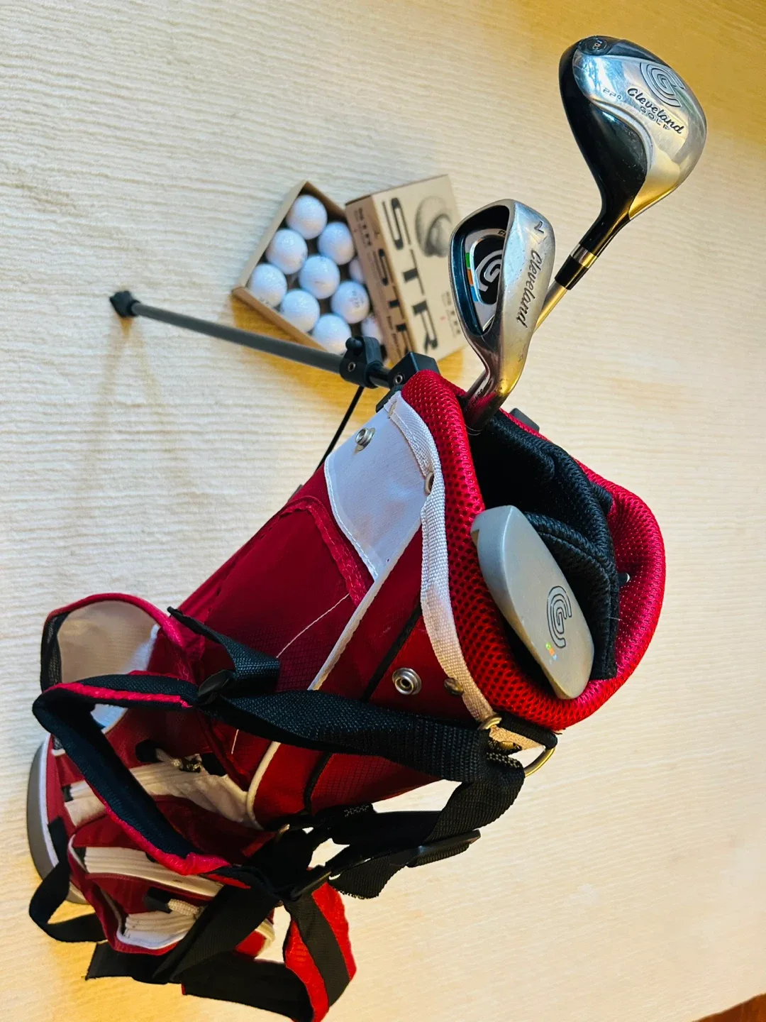 Cleveland CGJ 3 Club Junior Golf Set Ages 4-6 (RH, 36-43" tall) image indicator(5)