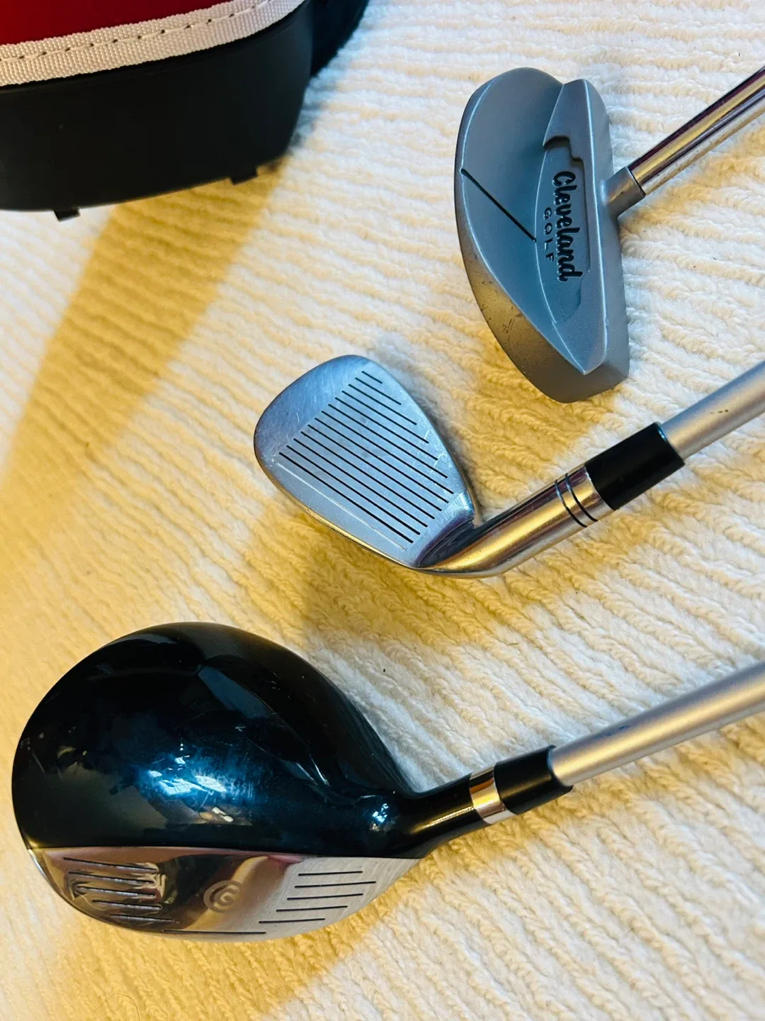 Cleveland CGJ 3 Club Junior Golf Set Ages 4-6 (RH, 36-43" tall) image indicator(8)