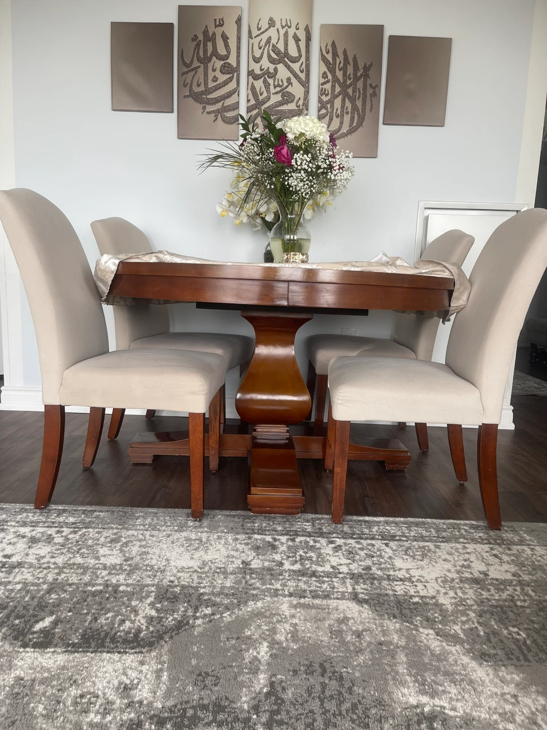 Round Dining Table with Four Chairs