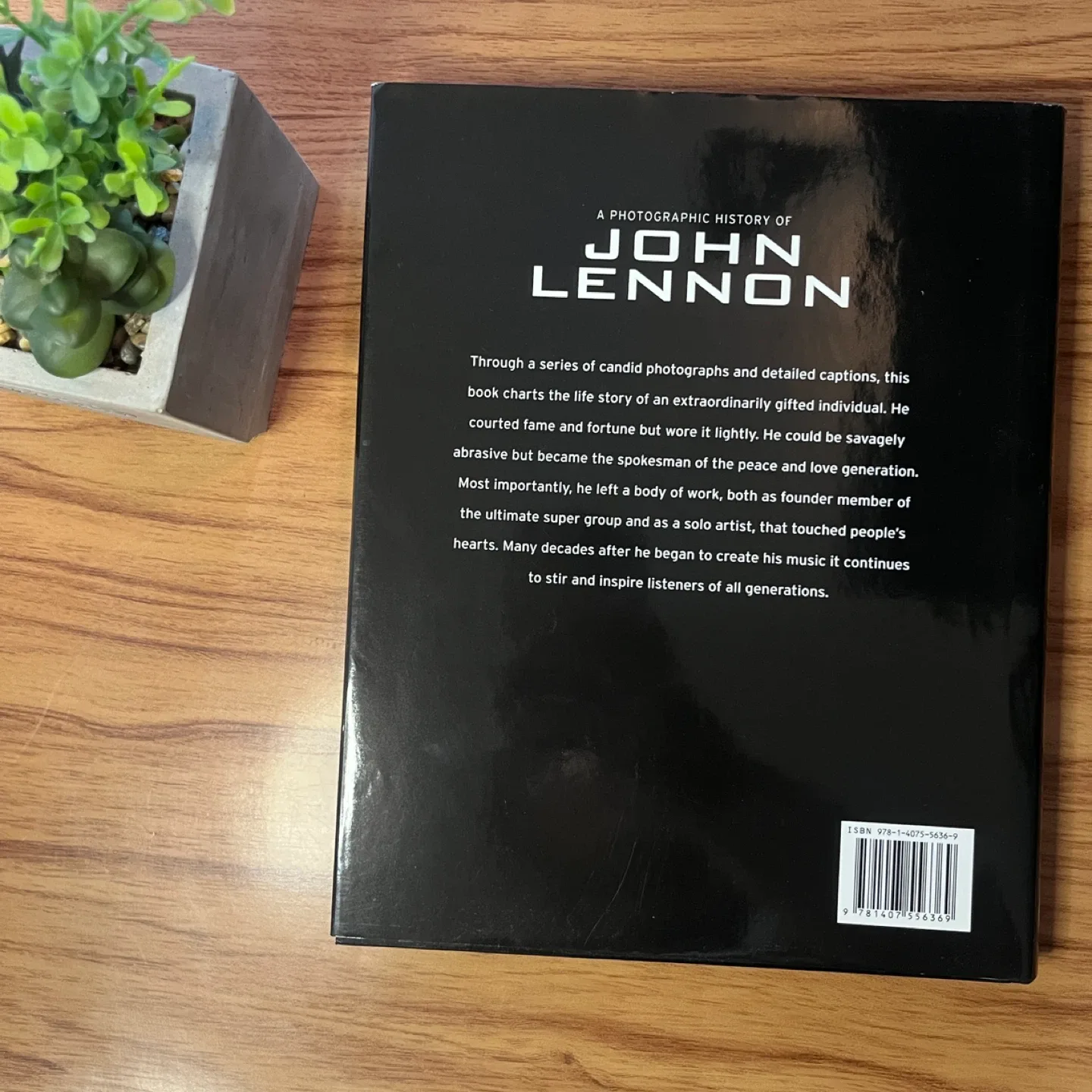 John Lennon: A Photographic History Book image indicator(2)