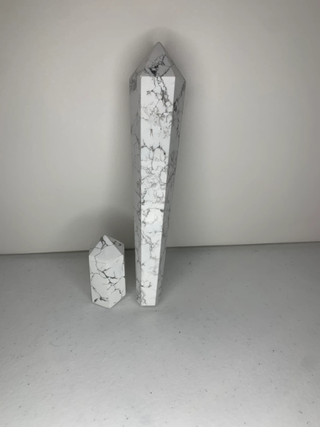 Howlite Crystal Point Tower Set - photo 2