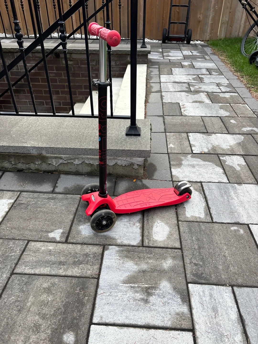 Micro Mini 3-Wheel Scooter - Red thumbnail