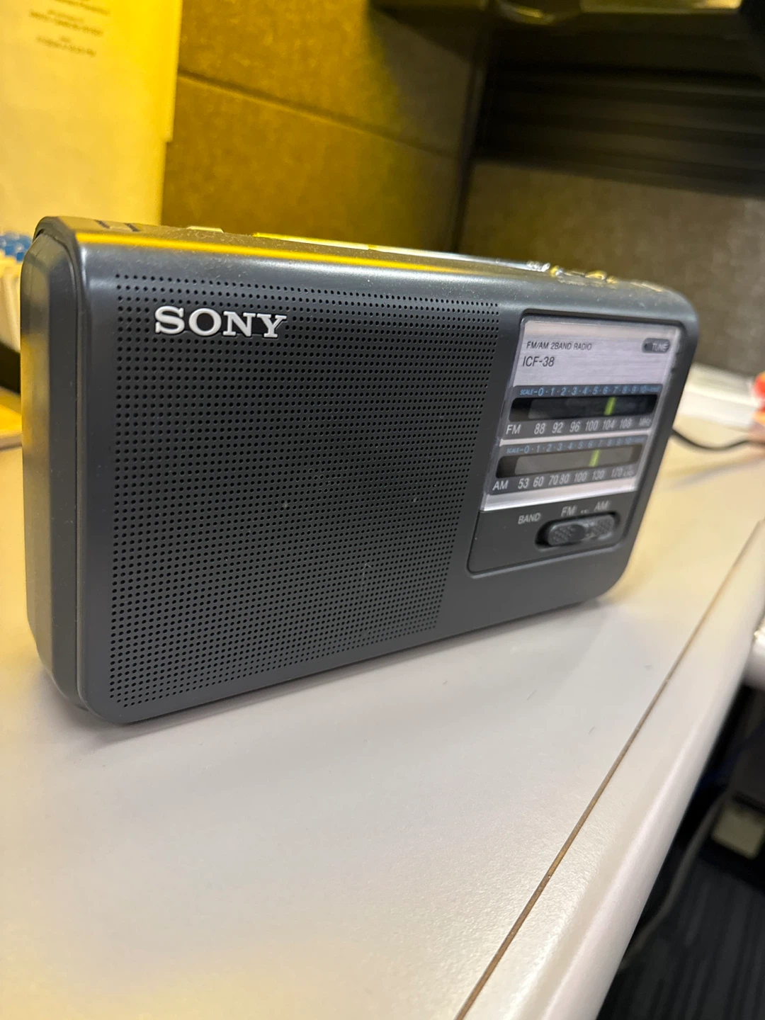 Sony ICF-38 FM/AM Radio - photo 3