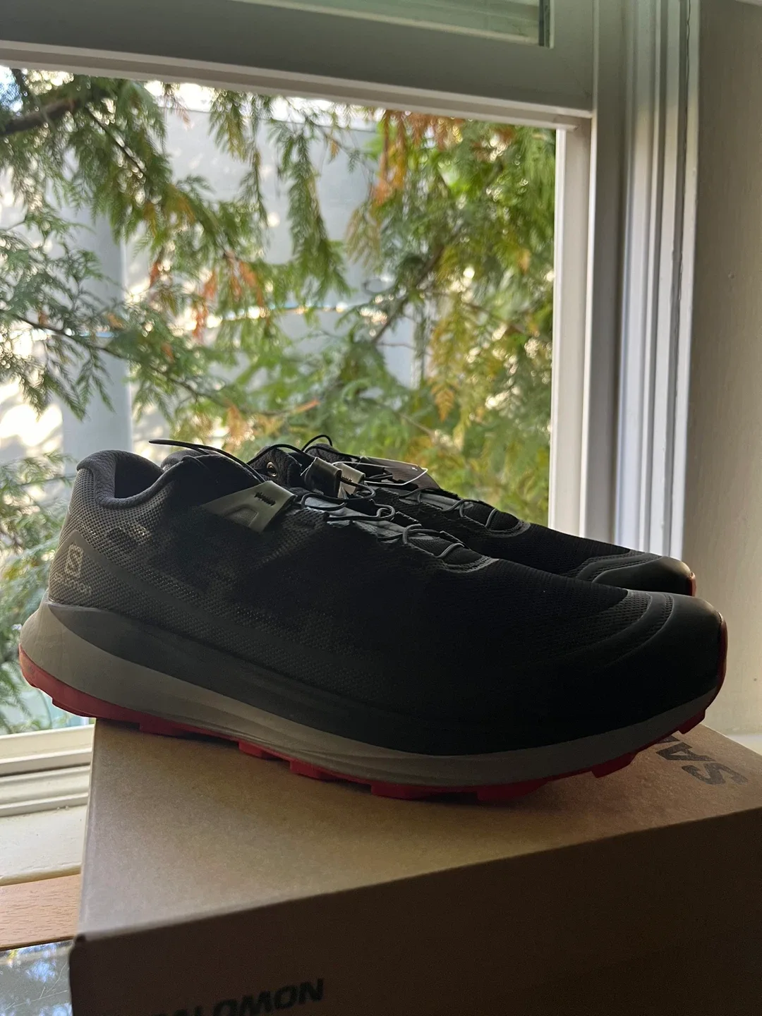 Salomon Ultra Glide Trail Running Shoes - Black/Cherry Size 12 image indicator(4)