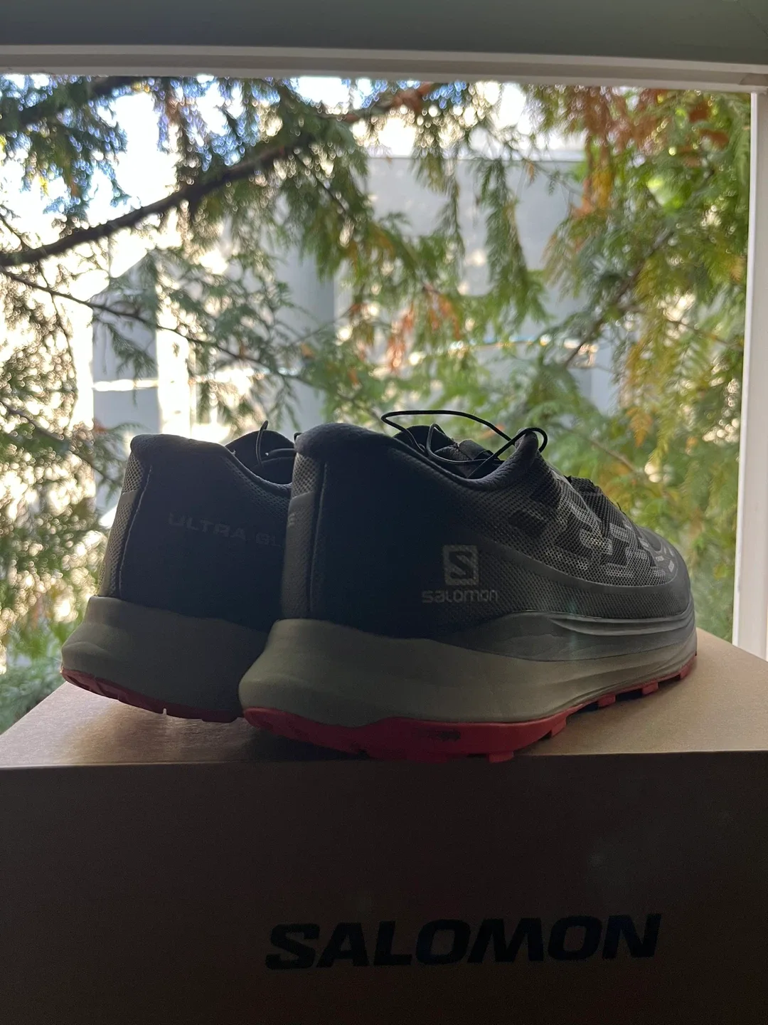 Salomon Ultra Glide Trail Running Shoes - Black/Cherry Size 12 image indicator(3)