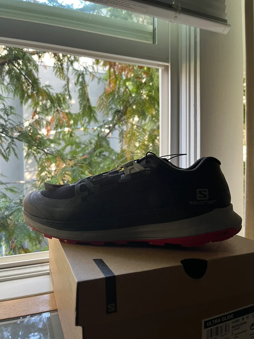 Salomon Ultra Glide Trail Running Shoes - Black/Cherry Size 12 image indicator(5)