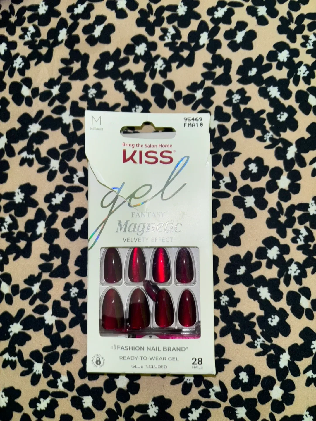 KISS Gel Fantasy Magnetic Velvety Effect Nails thumbnail