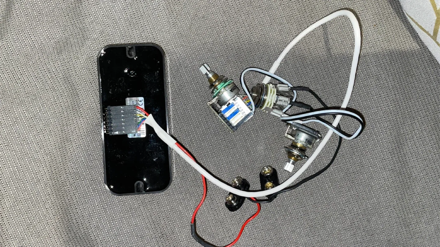 EMG TBTW Bass Pickup + Harness image indicator(2)