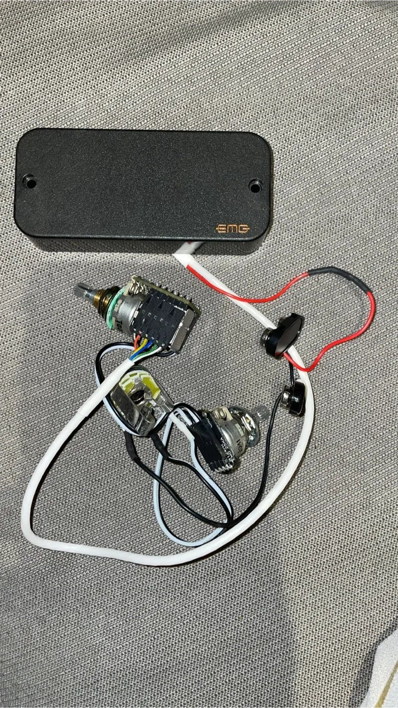 EMG TBTW Bass Pickup + Harness image indicator(4)