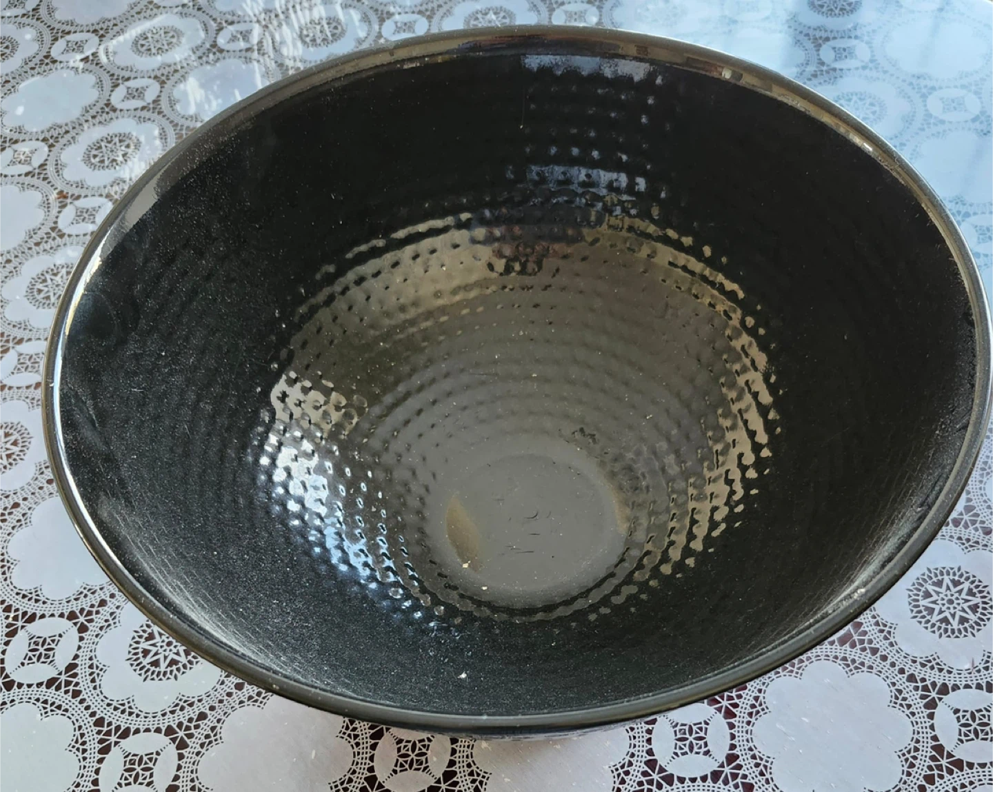 Hammered Metal Bowl - Black - photo 2