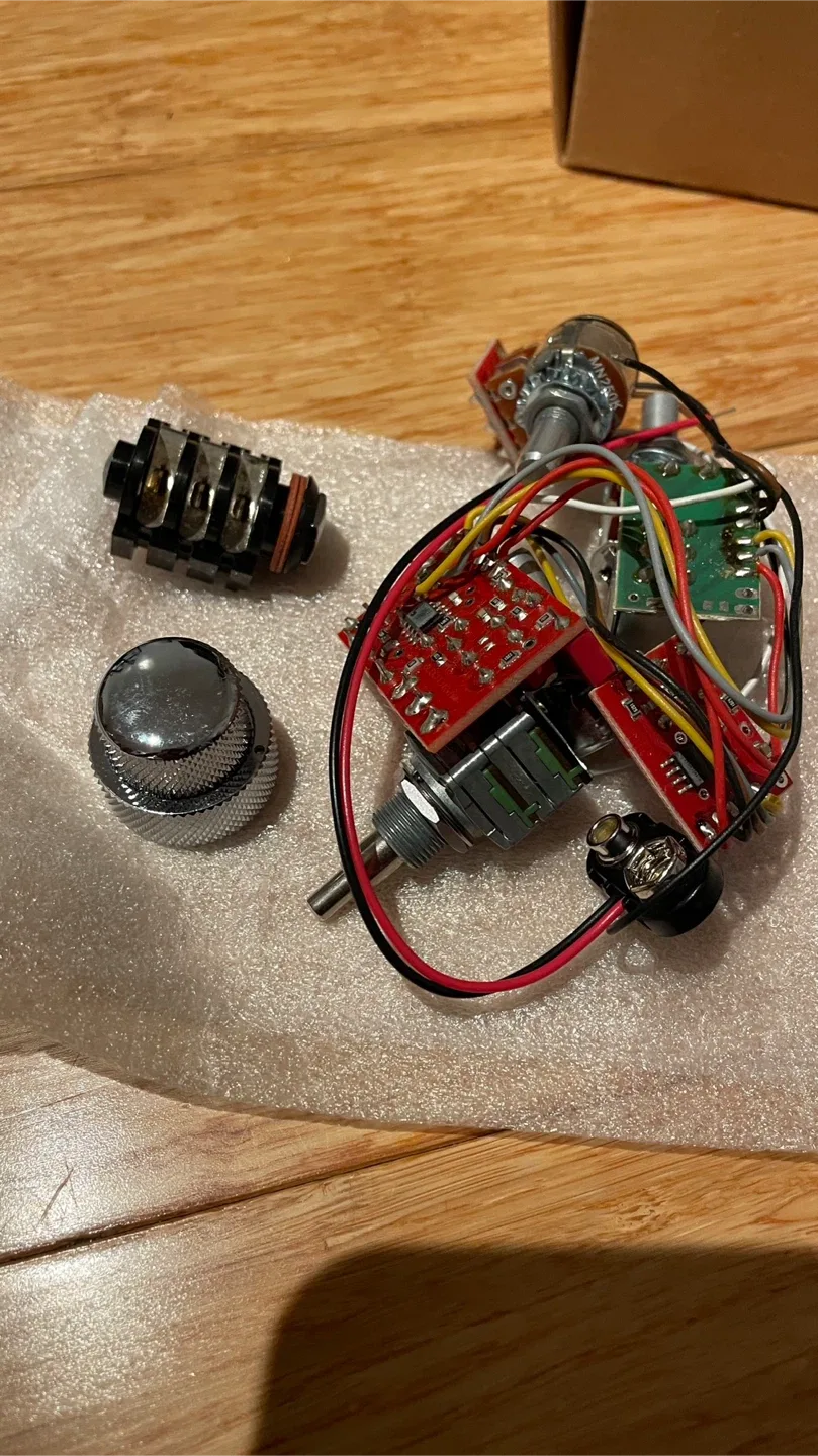 Glockenklang Onboard Bass Preamp - 3-Band image indicator(2)