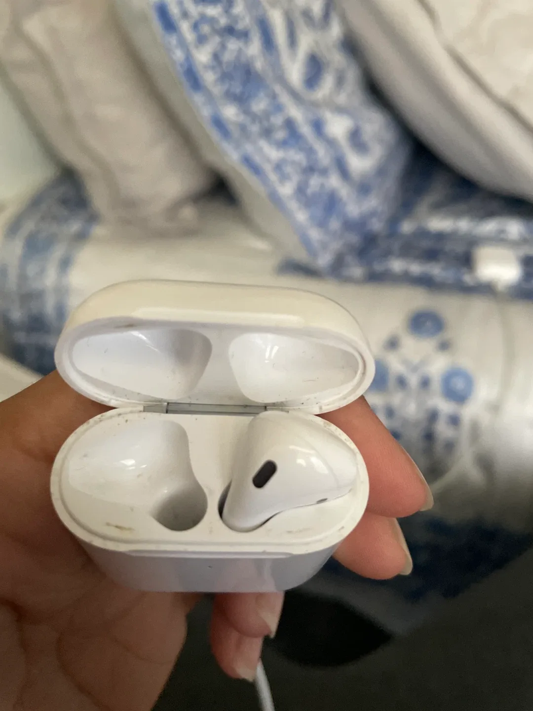 Apple AirPods (1nd generation) image indicator(2)