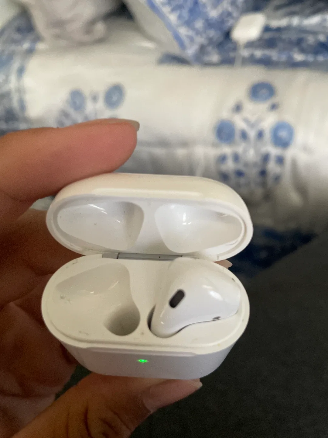 Apple AirPods (1nd generation) image indicator(2)