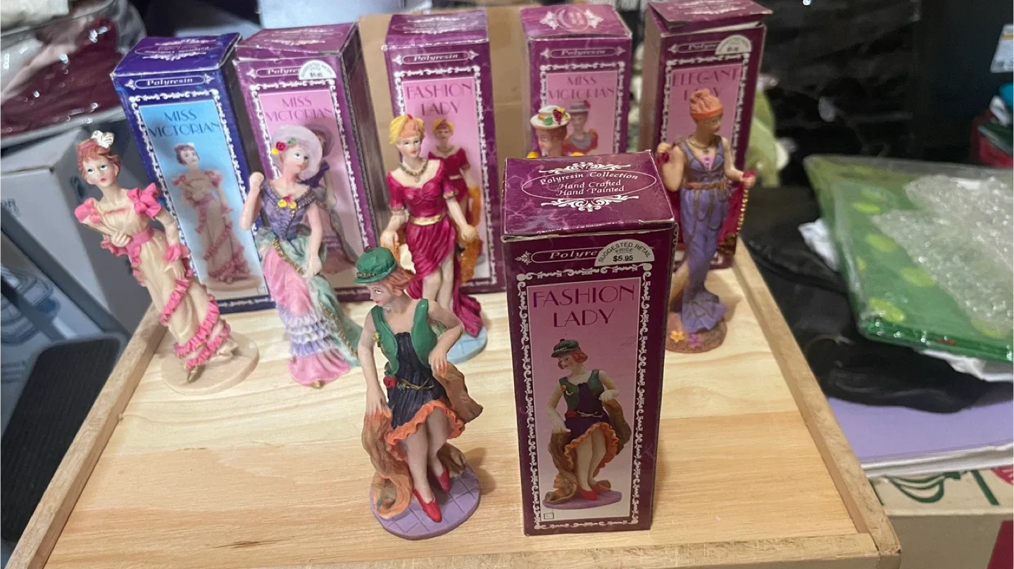 Polyresin Collection Hand Crafted Hand Painted Figurines thumbnail