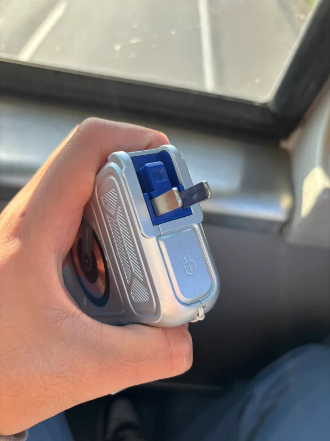 BERF power bank with ac and usb type c/a image indicator(4)