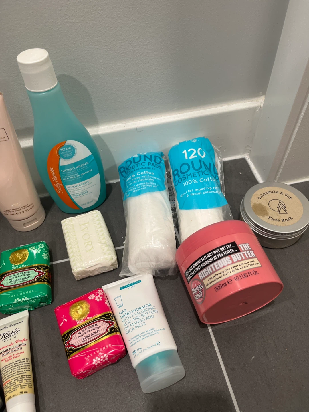 Assorted Beauty Products Bundle - photo 3