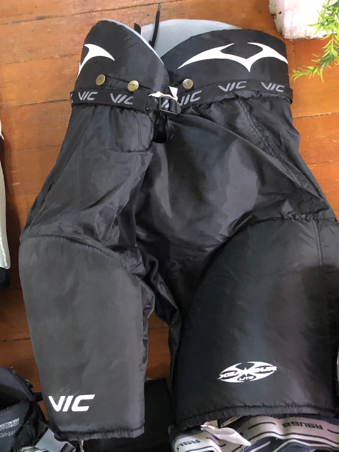 Boys/Men’s  Hockey Pants. XL Vic. 45” waist.