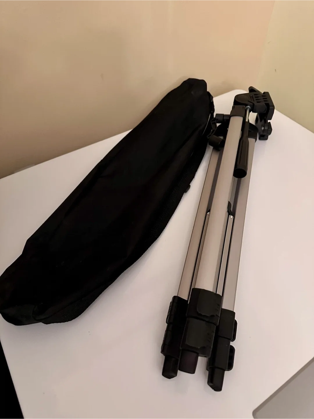 Silver Tripod with Carry Bag image indicator(3)