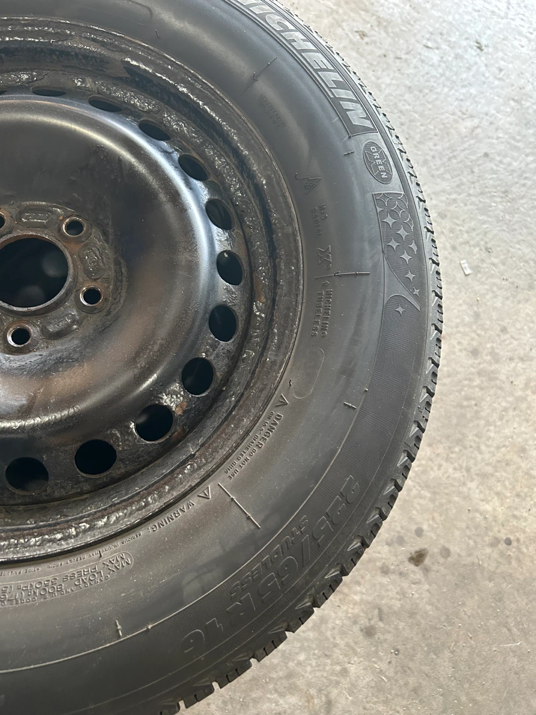 Michelin X-Ice Snow Tires 225/65R16 - photo 2