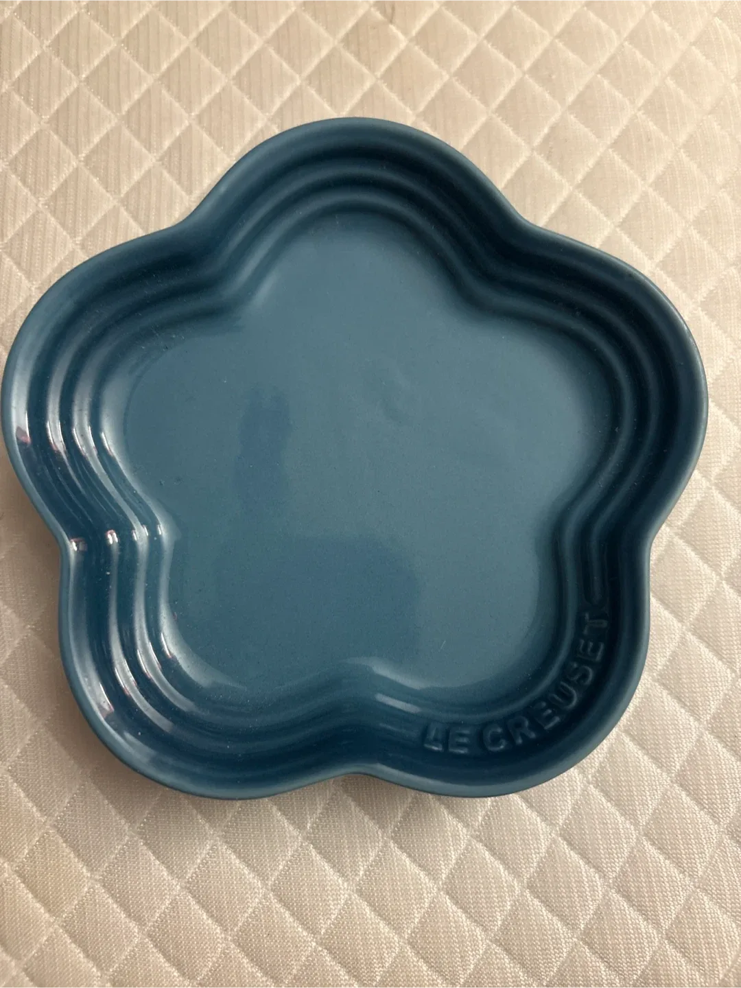 Le Creuset Flower Plate Blue Trinket Dish NEW thumbnail