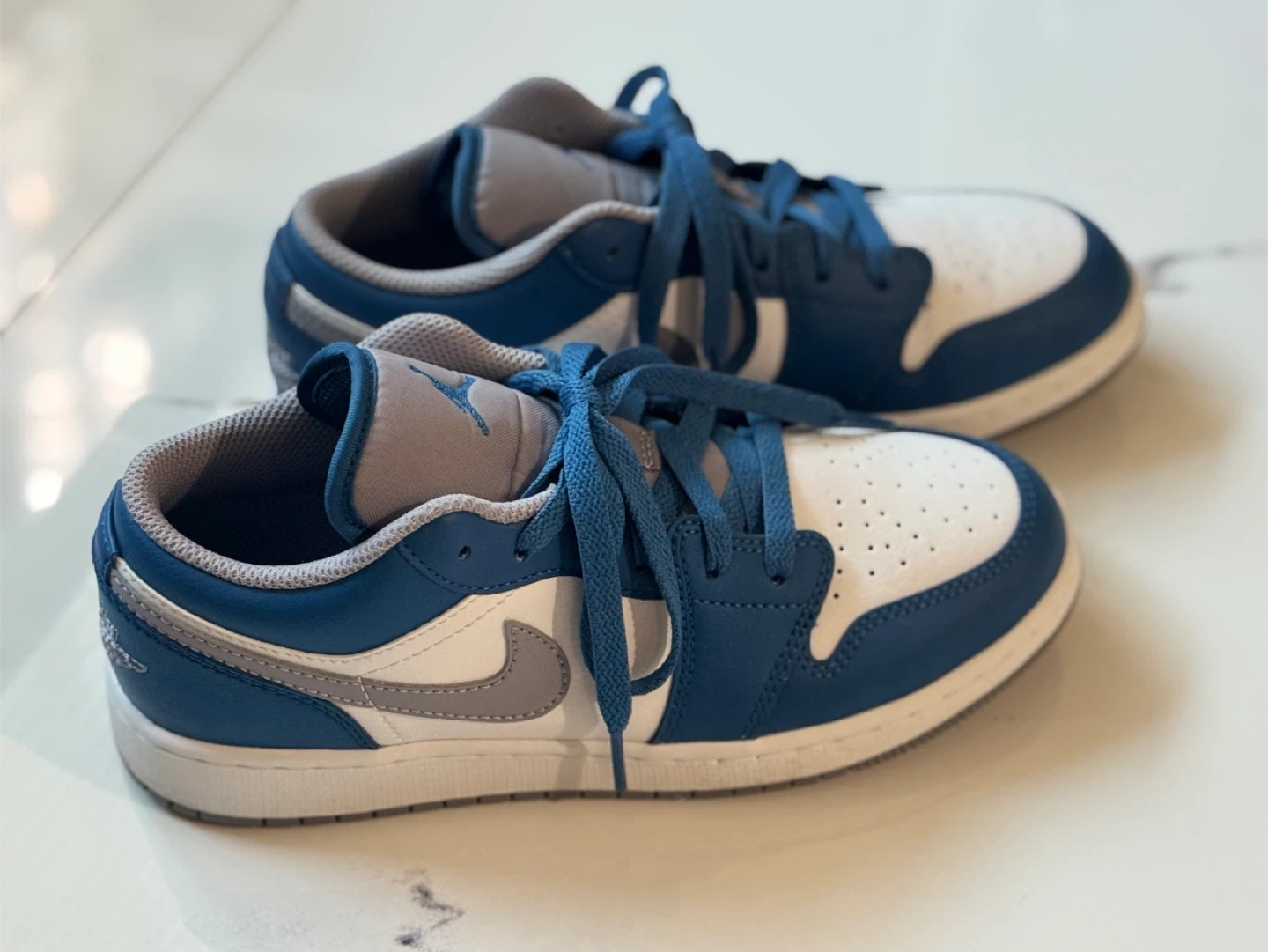 Jordan 1 Low Blue/White size 4.5y for kid and 6.5 for women - photo 2