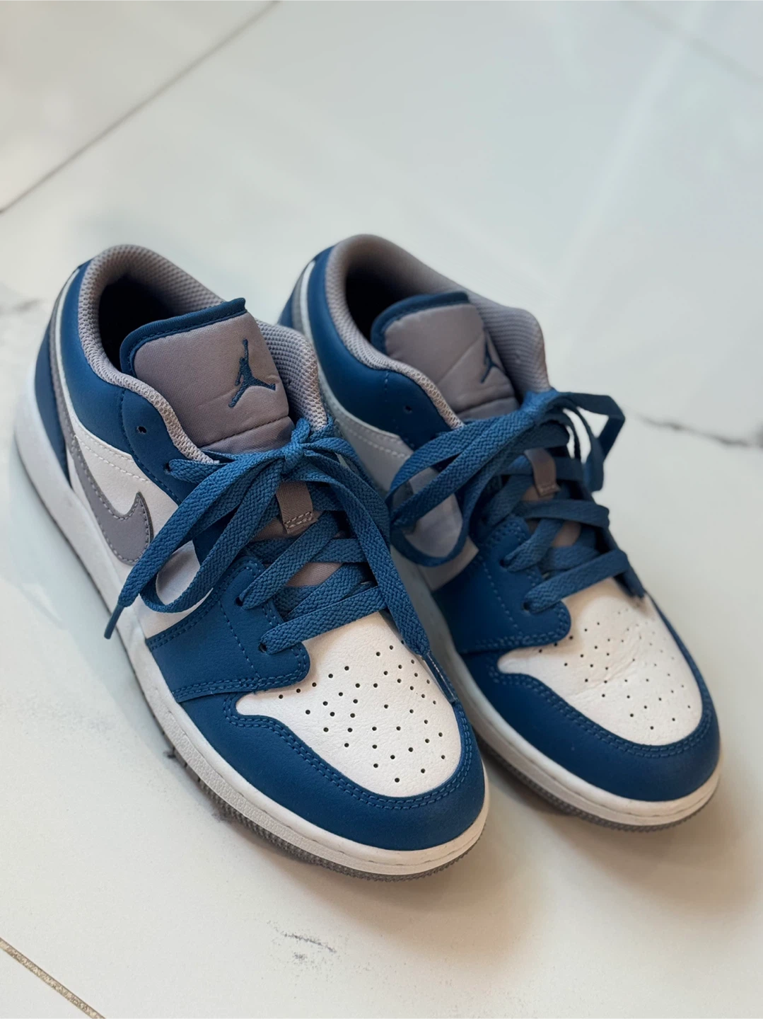 Jordan 1 Low Blue/White size 4.5y for kid and 6.5 for women