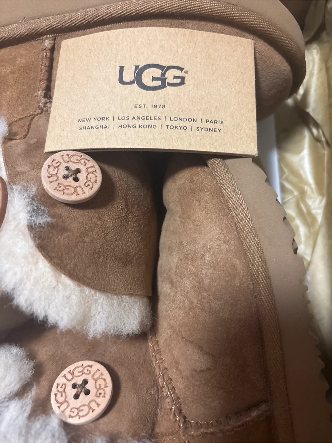 UGG T Bailey Button II Boots - Size 7 image indicator(3)