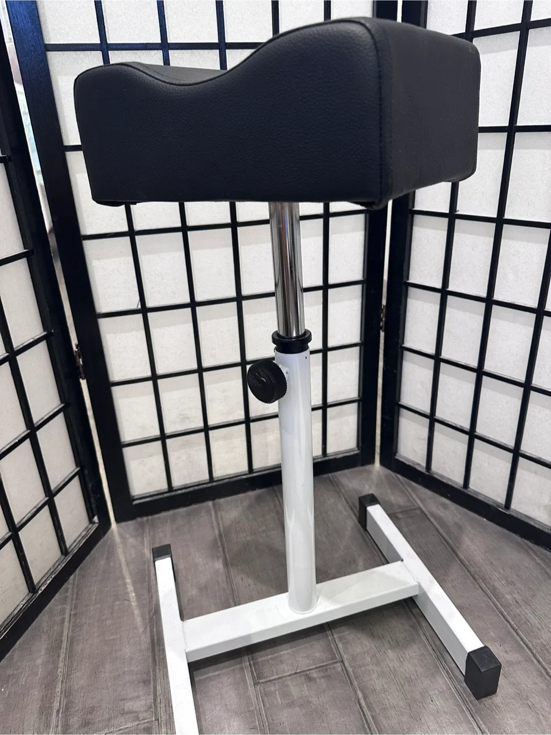 Adjustable Manicure Pedicure Footrest Stool image indicator(2)