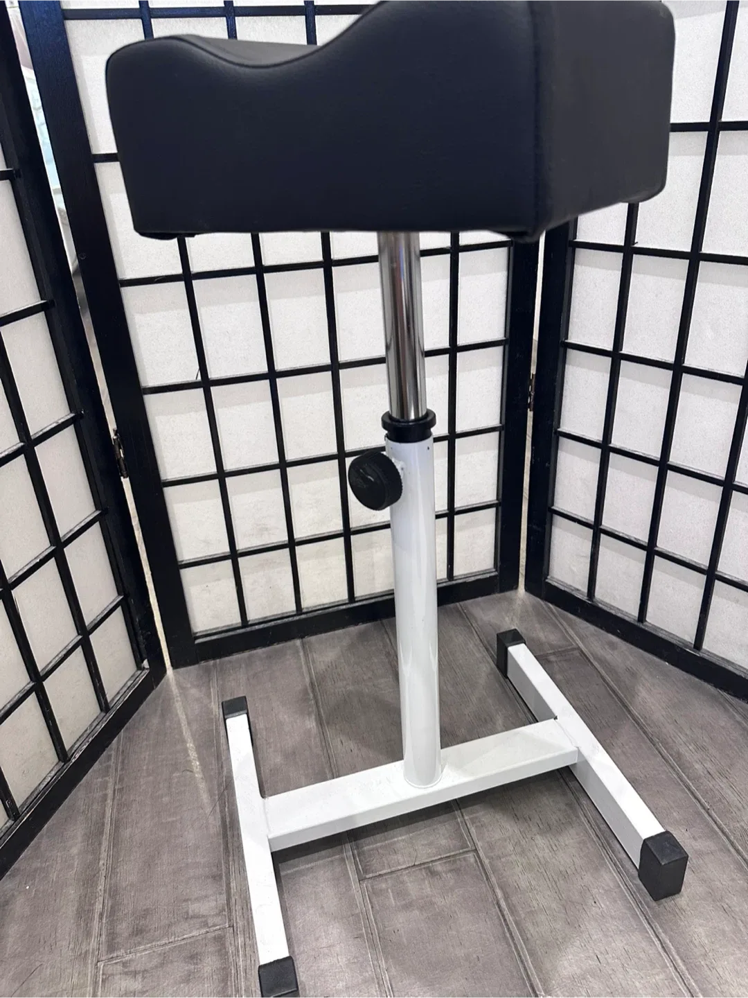 Adjustable Manicure Pedicure Footrest Stool image indicator(3)