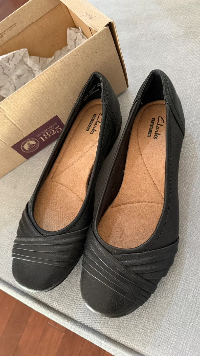 Clarks Propose Pixie Black Leather Flats - Size 6.5 thumbnail