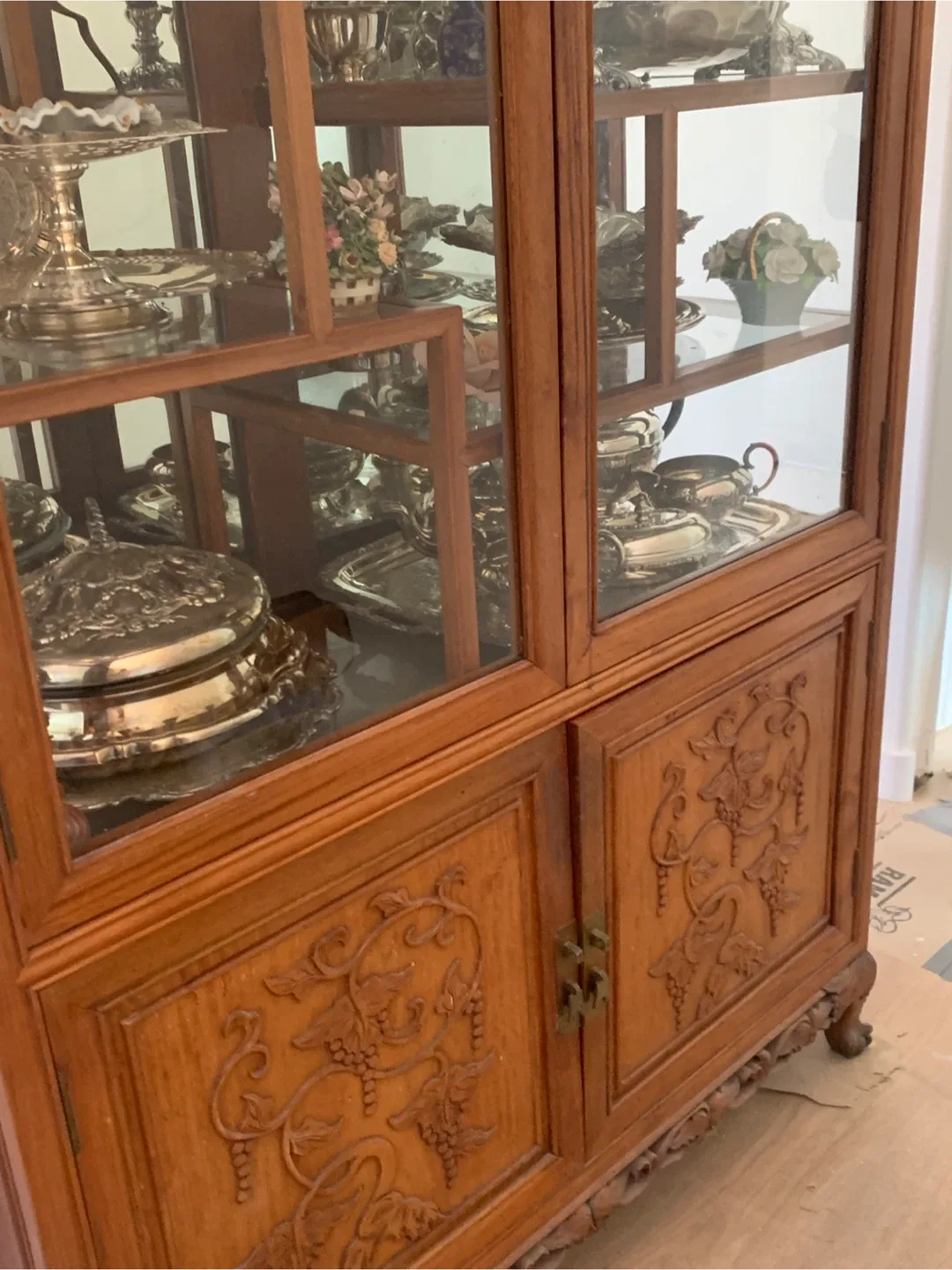 Ornate Rose wood Display Cabinet image indicator(3)