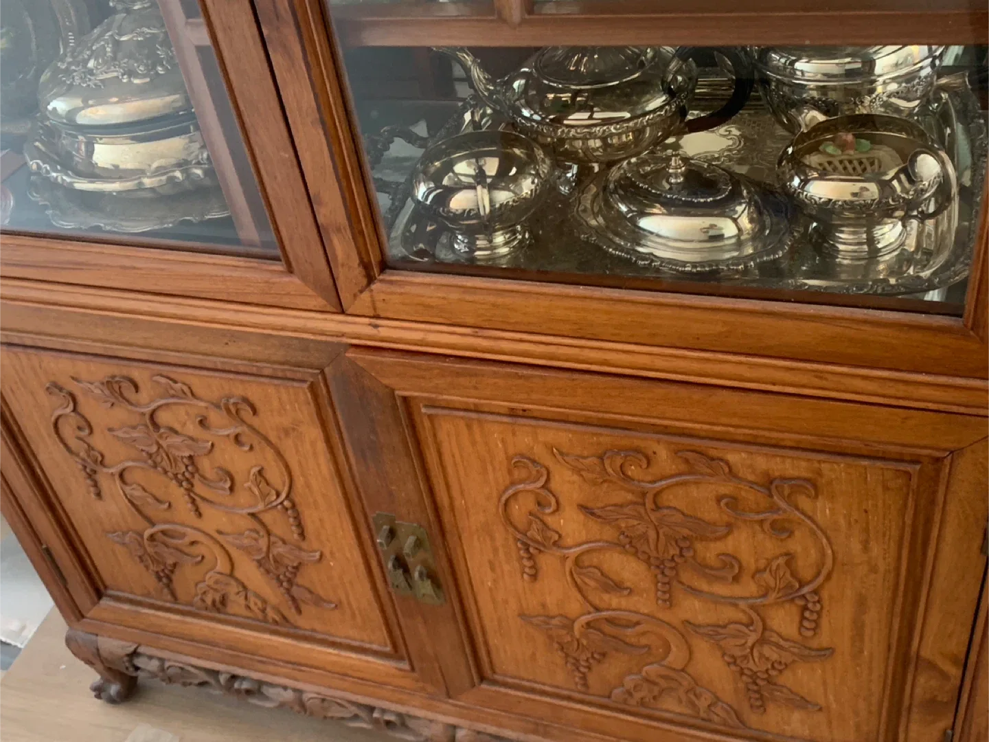 Ornate Rose wood Display Cabinet image indicator(2)
