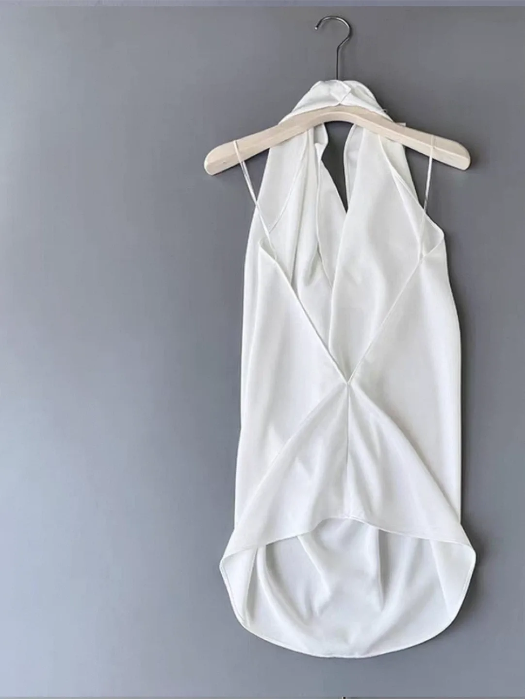 Sleeveless Vest with Halter Neck and Swing Neckline for Spring image indicator(4)