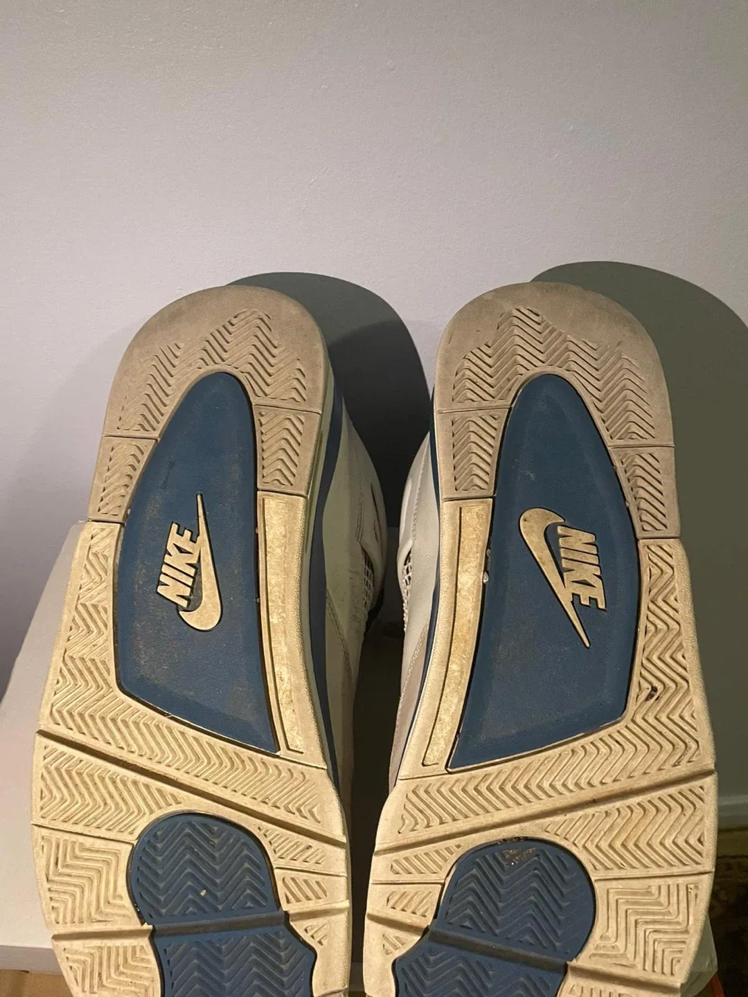 Nike Air Jordan 4 Retro image indicator(2)