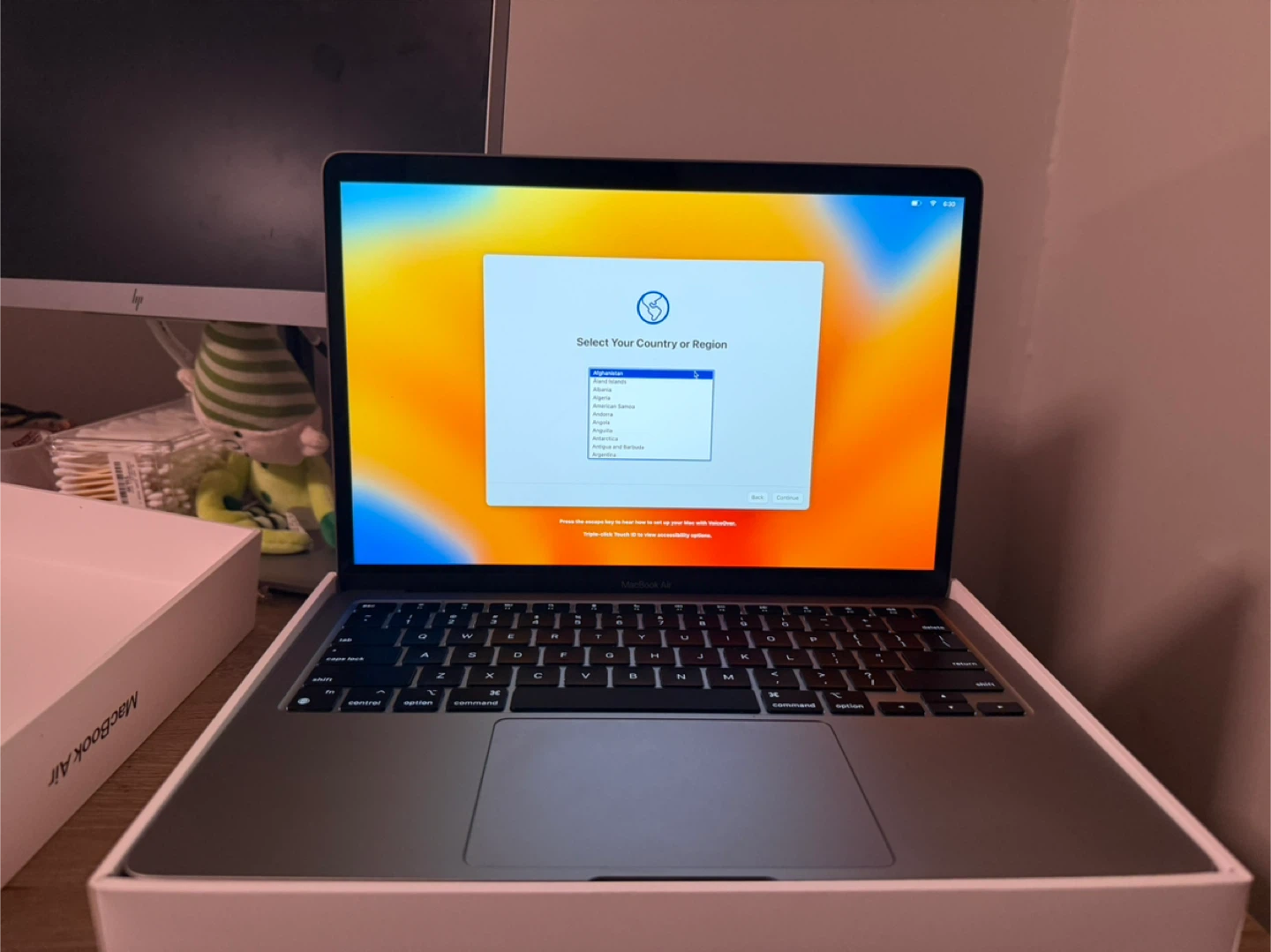 Apple MacBook Air M1 Space Grey 13 Inch - photo 2