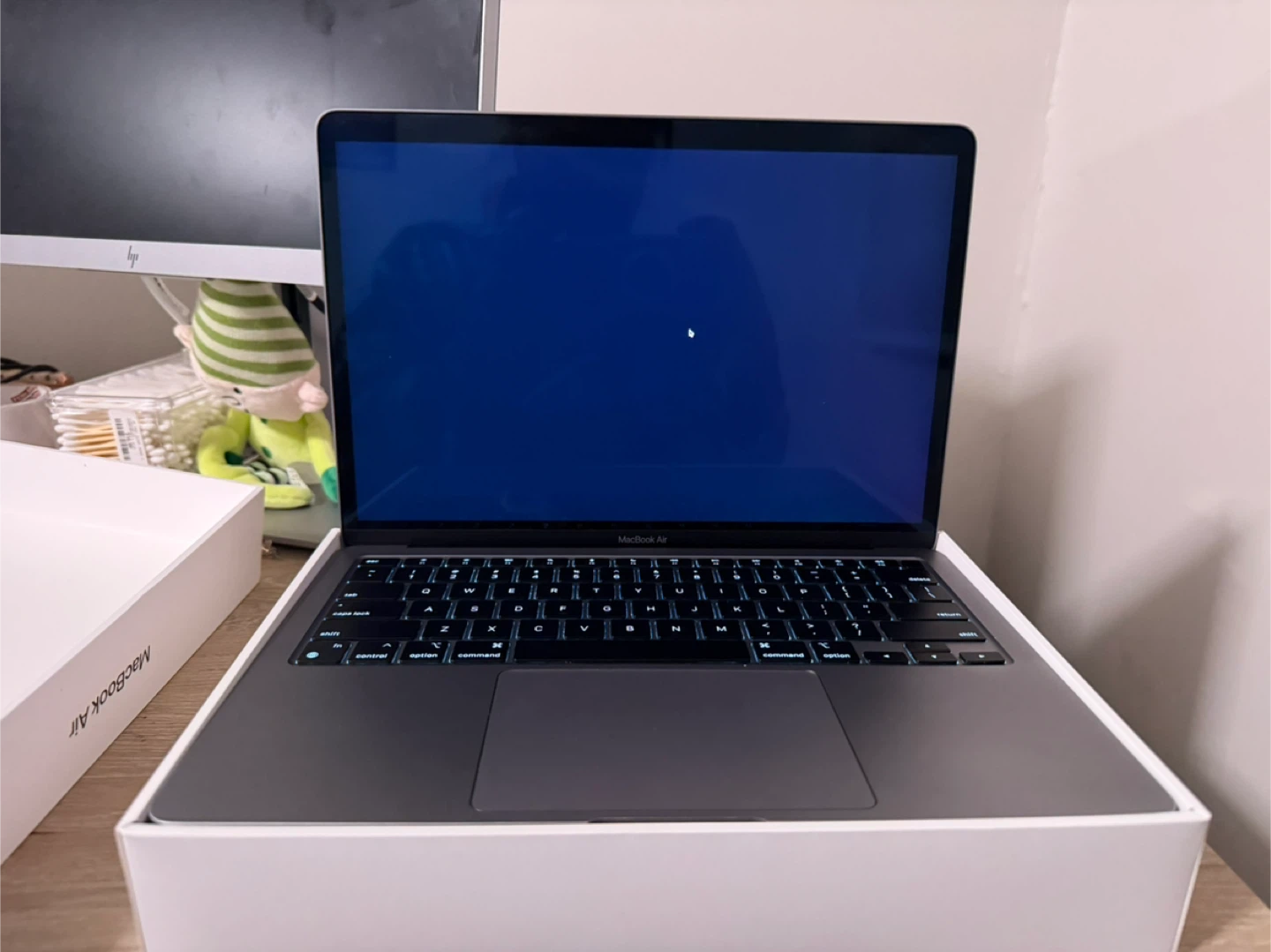 Apple MacBook Air M1 Space Grey 13 Inch - photo 3