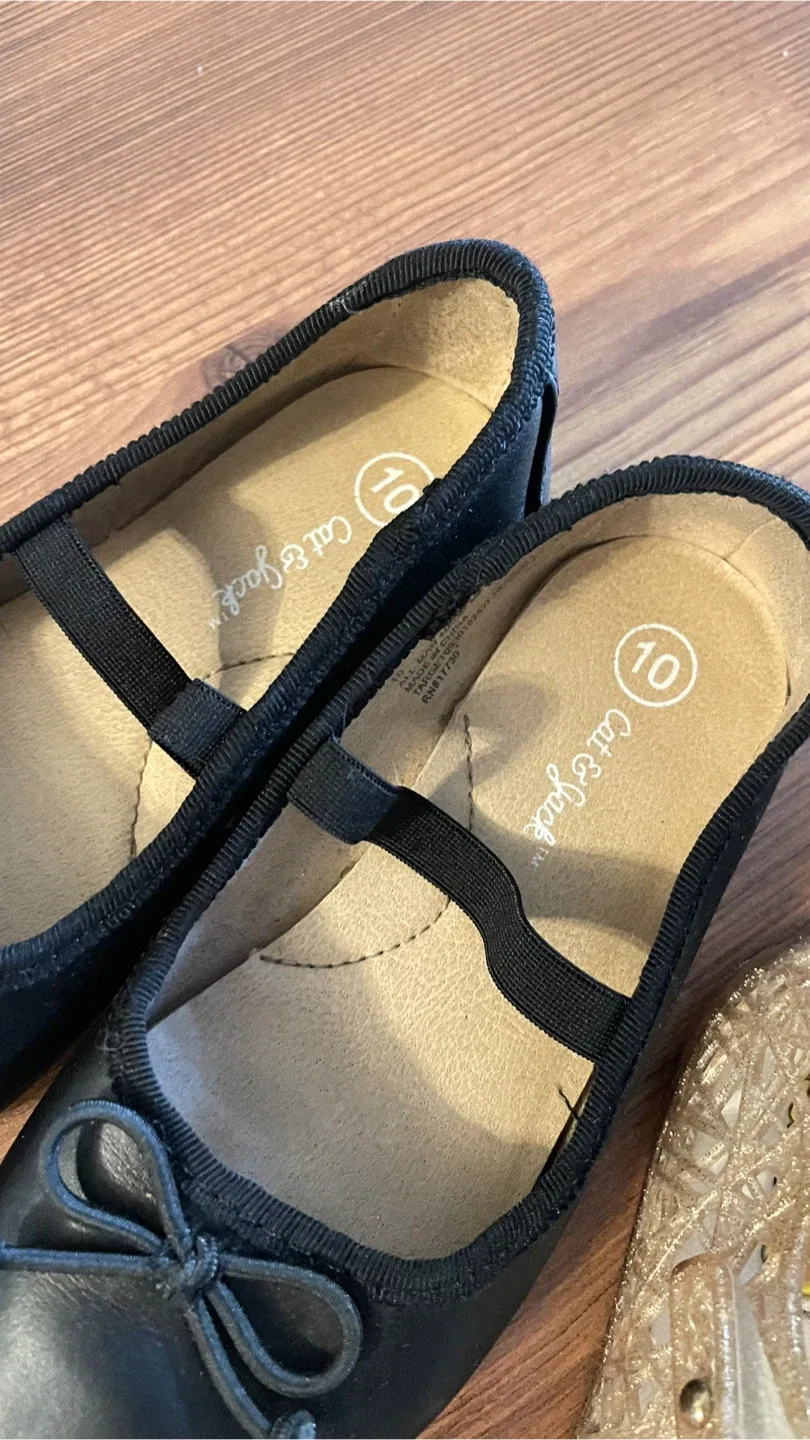 Size 10 Girls' Shoes image indicator(2)