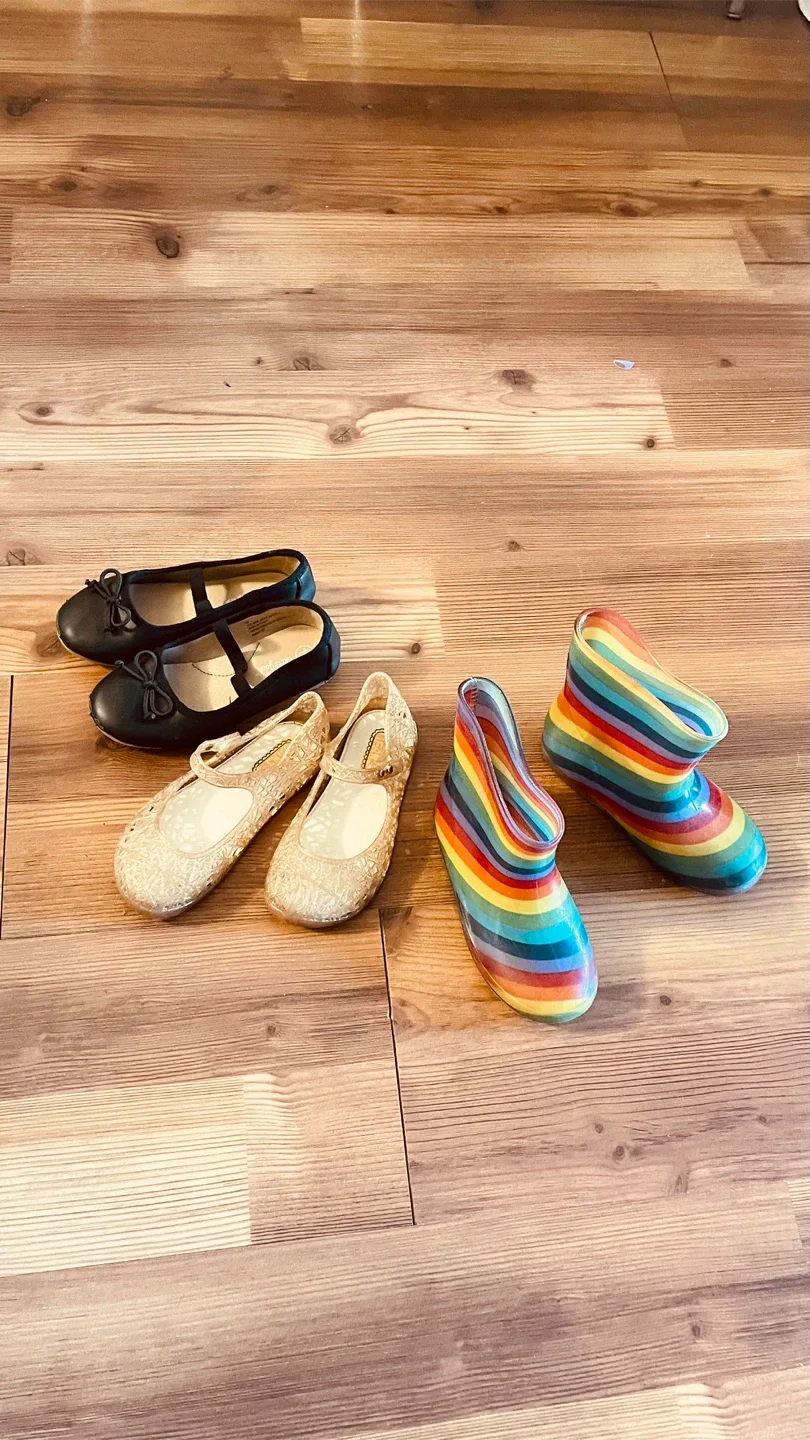 Size 10 Girls' Shoes thumbnail