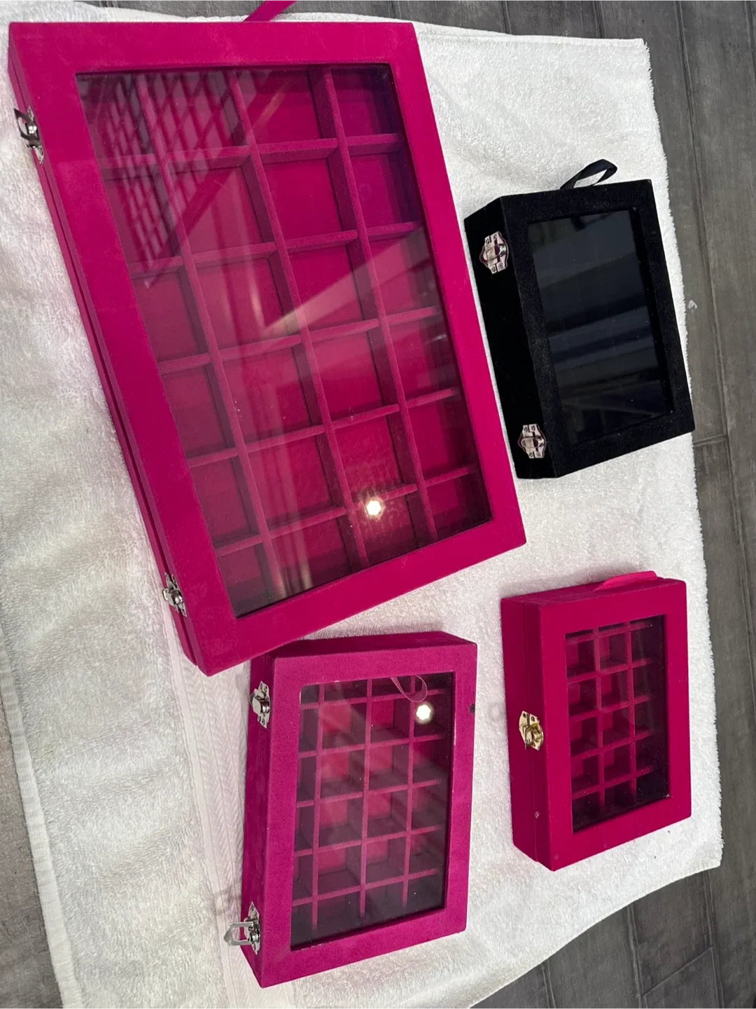 Jewelry Display Cases - Pink & Black image indicator(2)